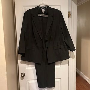 Halogen Women’s suit.